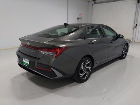 Used 2024 Hyundai Elantra SEL w/ Convenience Package FWD image 9