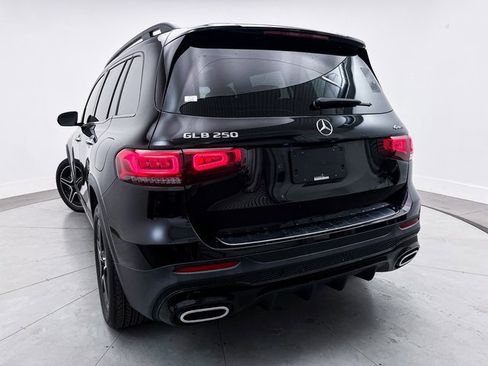 Used 2023 Mercedes-Benz GLB 250 4MATIC image 4