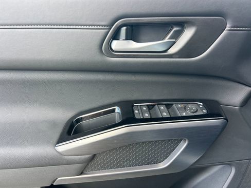 New 2026 Nissan Pathfinder SL image 10