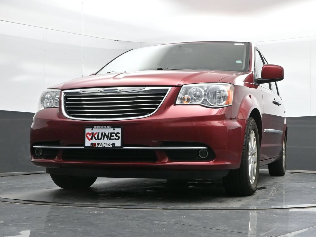 Used 2016 Chrysler Town & Country Touring w/ Driver Convenience Group FWD image 39