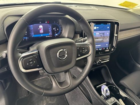 New 2025 Volvo XC40 B5 Plus w/ Climate Package image 20