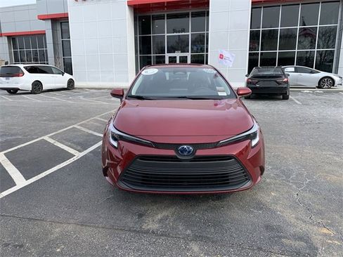 Used 2025 Toyota Corolla LE image 3