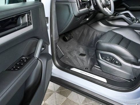 New 2026 Porsche Cayenne AWD/4WD image 8