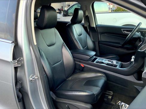 Used 2022 Ford Edge Titanium image 8