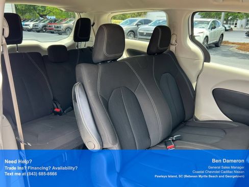 Used 2021 Chrysler Voyager L FWD image 18