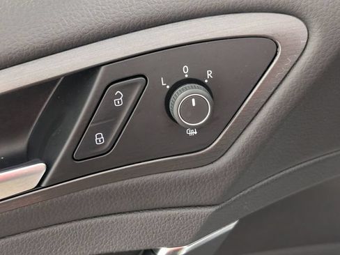 Used 2018 Volkswagen GTI SE FWD image 10