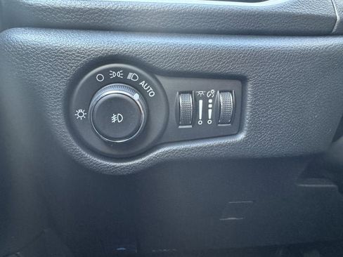 New 2026 Chrysler Pacifica Select image 33