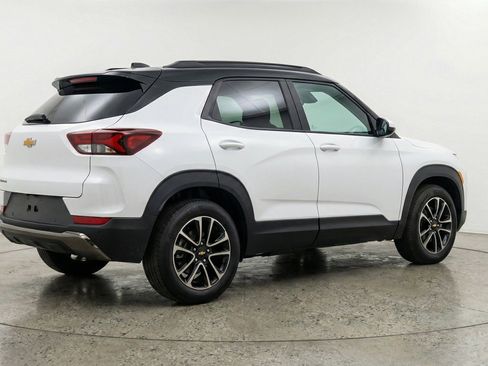 Used 2025 Chevrolet TrailBlazer LT FWD image 9