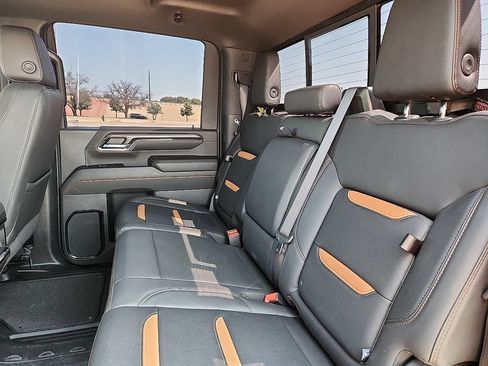 Used 2024 GMC Sierra 2500 AT4 w/ AT4 Premium Plus Package AWD/4WD image 5