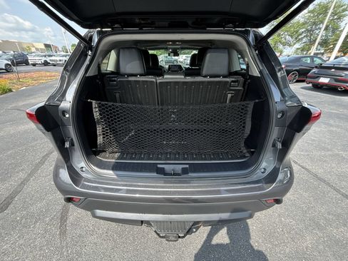 Used 2022 Toyota Highlander XLE AWD/4WD image 26