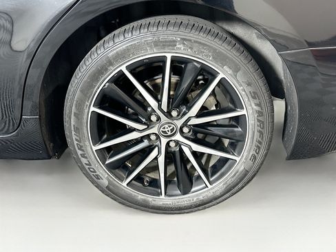 Used 2021 Toyota Camry SE FWD image 11