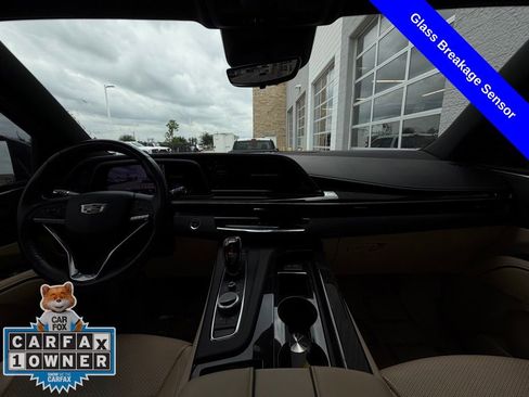 Used 2024 Cadillac Escalade Premium Luxury AWD/4WD image 24