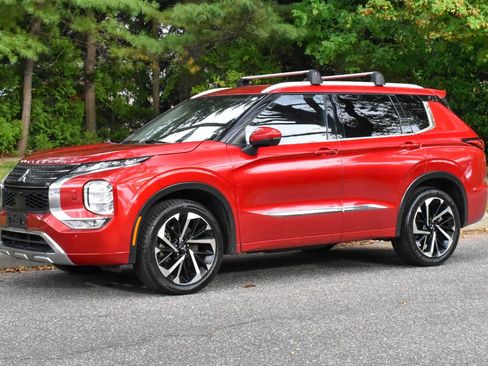 Used 2022 Mitsubishi Outlander SEL image 3