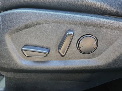 Used 2019 Ford Explorer XLT image 26