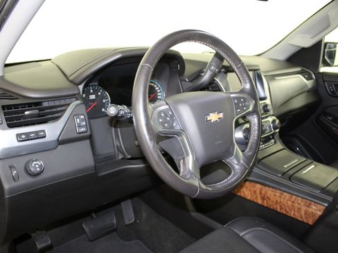 Used 2018 Chevrolet Suburban Premier image 4