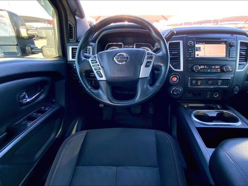 Used 2018 Nissan Titan SV w/ SV Convenience Package AWD/4WD image 6