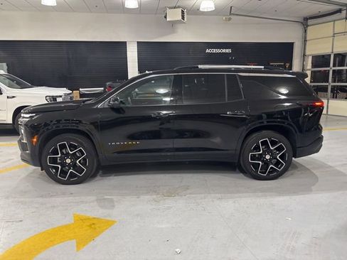 Used 2025 Chevrolet Traverse High Country w/ LPO, Floor Liner Package AWD/4WD image 5