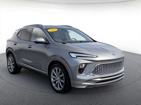 Used 2025 Buick Encore GX Avenir w/ Avenir Convenience Package FWD image 7