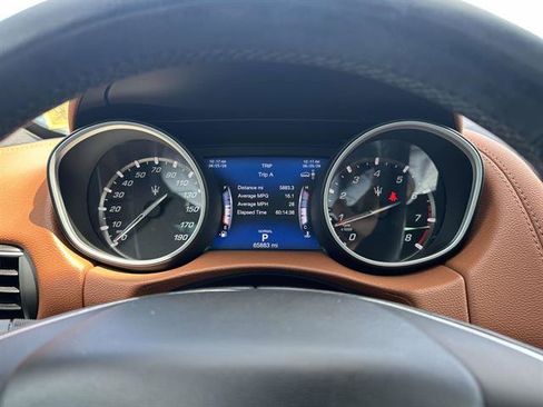 Used 2020 Maserati Levante AWD/4WD image 40