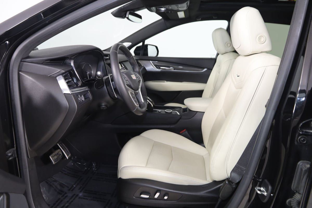 Used 2023 Cadillac XT5 Sportv w/ LPO, Floor Liner Package AWD/4WD image 12