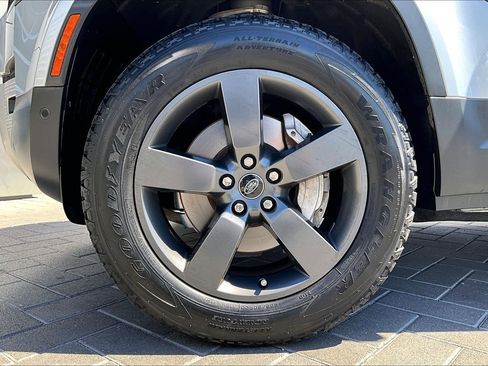 Used 2023 Land Rover Defender 130 SE image 9