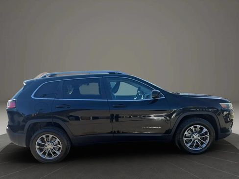 Used 2019 Jeep Cherokee Latitude Plus w/ Cold Weather Group AWD/4WD image 4