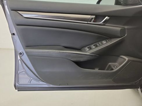 Used 2018 Honda Accord Sport image 19