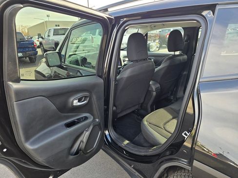 Used 2023 Jeep Renegade Latitude AWD/4WD image 14