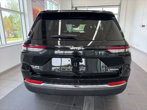 Used 2024 Jeep Grand Cherokee Laredo AWD/4WD image 4