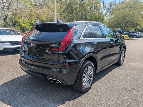 Used 2025 Cadillac XT4 Premium Luxury FWD image 3