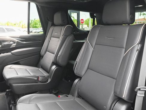 Used 2023 Cadillac Escalade Sport AWD/4WD image 9