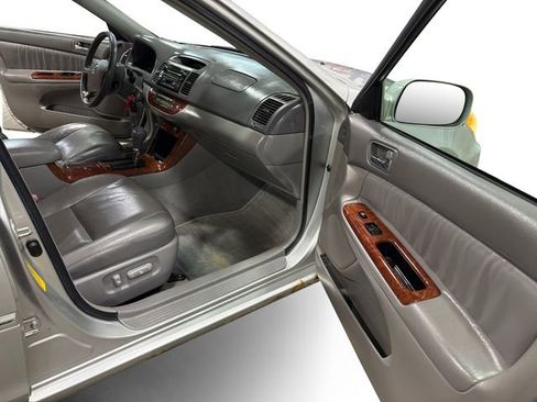 Used 2005 Toyota Camry LE FWD image 11
