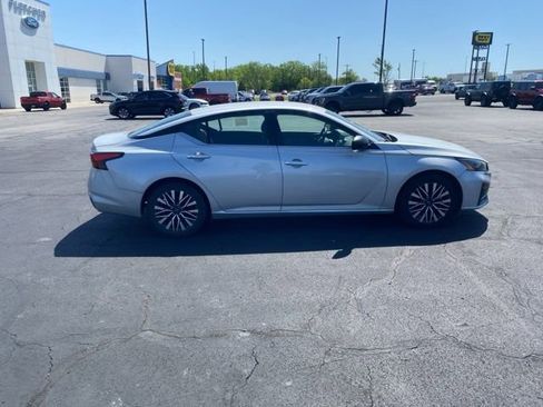 Used 2024 Nissan Altima 2.5 SV FWD image 6