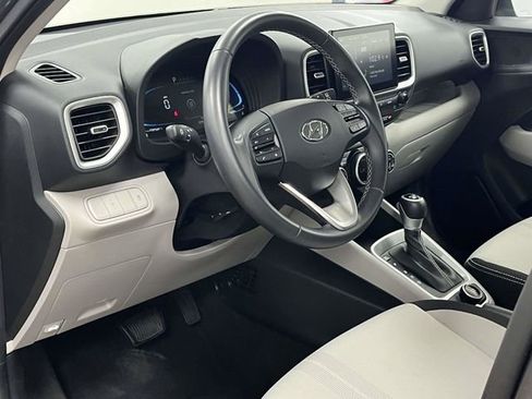 Used 2025 Hyundai Venue SEL FWD image 14