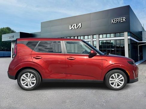 Certified 2023 Kia Soul LX FWD image 9