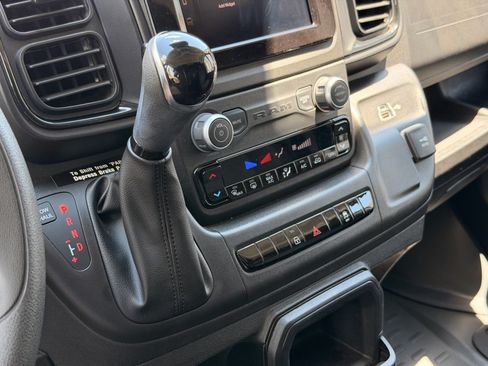 Used 2025 RAM ProMaster 2500 w/ U-Haul Equipment Group FWD image 26