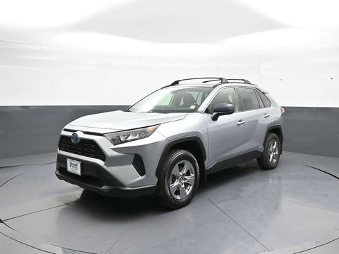 Used 2022 Toyota RAV4 LE AWD/4WD image 10
