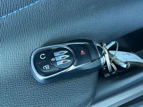 Used 2025 Buick Envista Sport Touring image 22