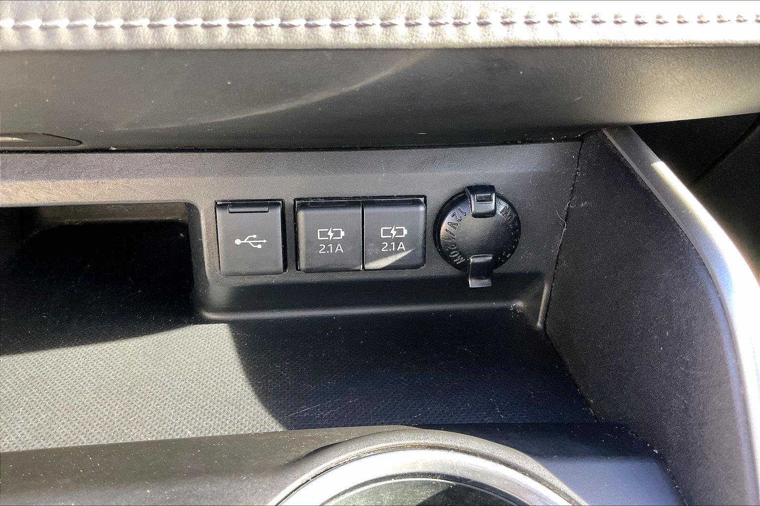 Used 2020 Toyota Highlander XLE AWD/4WD image 33
