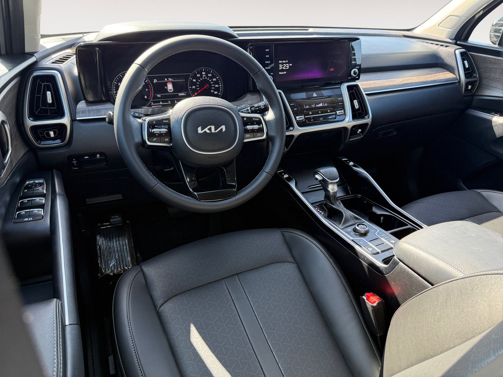 Used 2022 Kia Sorento S w/ Panoramic Sunroof Package AWD/4WD image 15