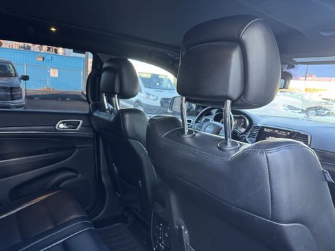 Used 2020 Jeep Grand Cherokee Limited w/ Luxury Group II image 17