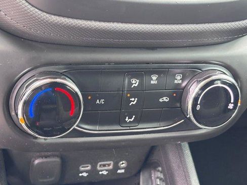 Used 2023 Chevrolet TrailBlazer LS FWD image 28