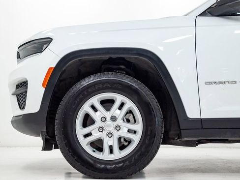 Used 2024 Jeep Grand Cherokee Laredo AWD/4WD image 26