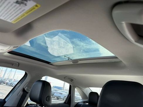 Used 2024 Volkswagen Jetta SE w/ Panoramic Sunroof Package image 13