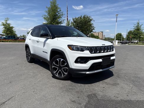 Used 2022 Jeep Compass Limited image 2