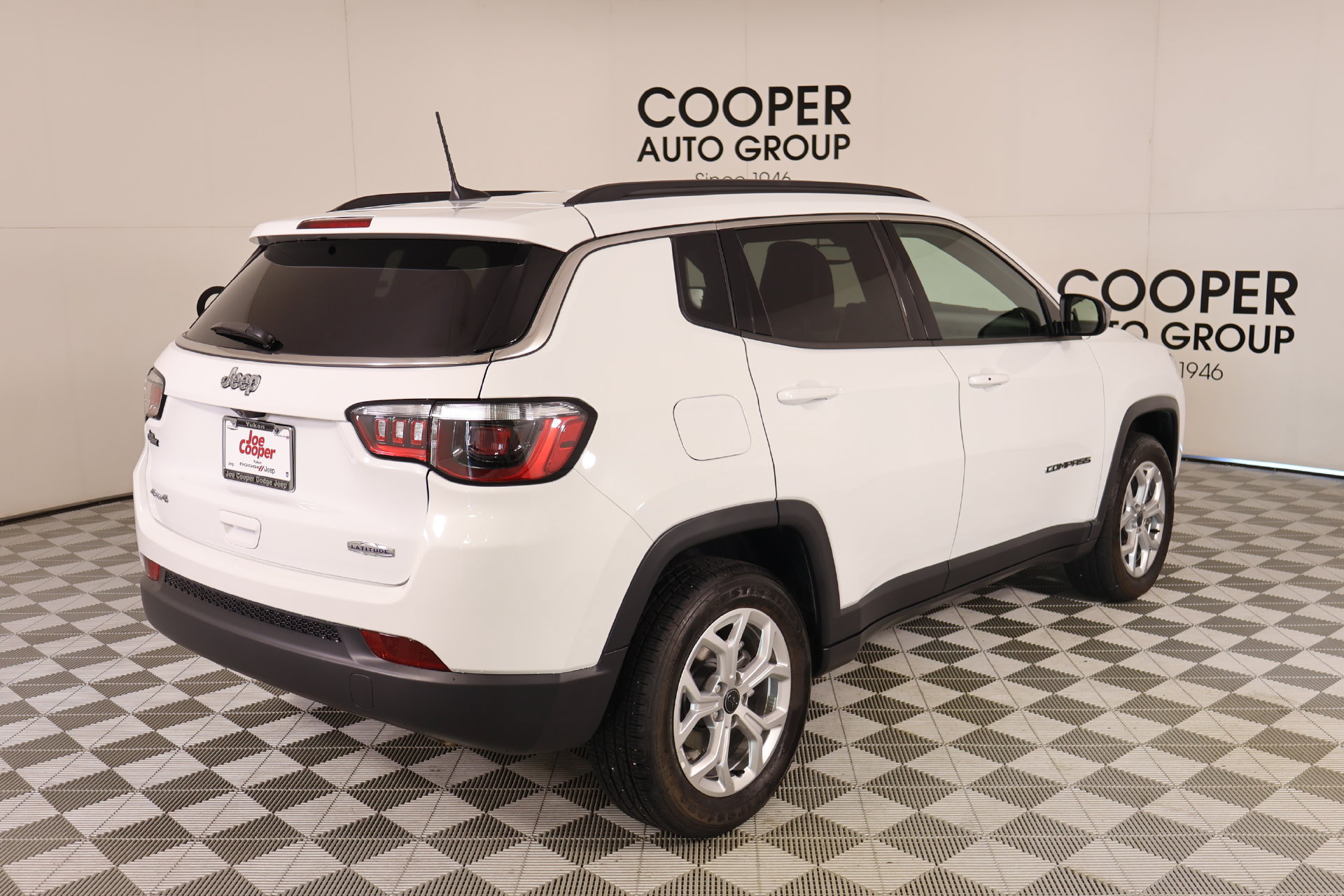 Used 2025 Jeep Compass Latitude AWD/4WD image 20