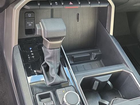 Used 2025 Toyota Tundra SR5 AWD/4WD image 39