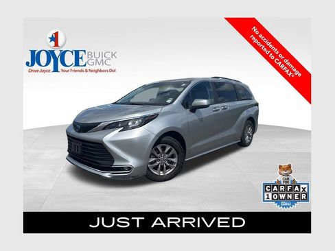 Used 2024 Toyota Sienna XLE image 1
