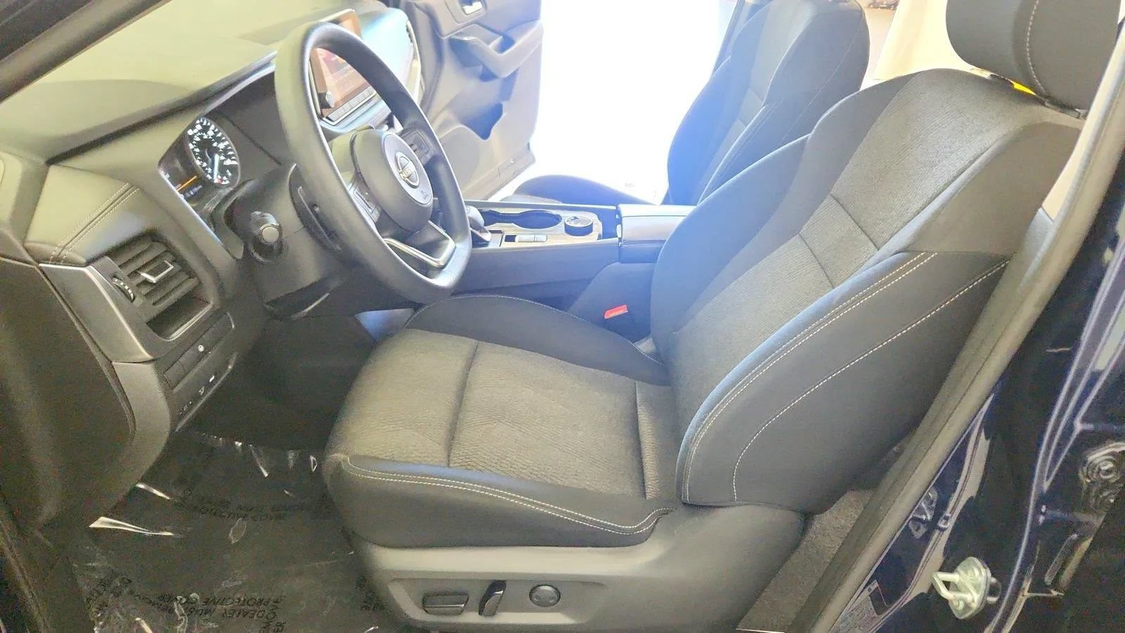 Used 2024 Nissan Rogue SV AWD/4WD image 15