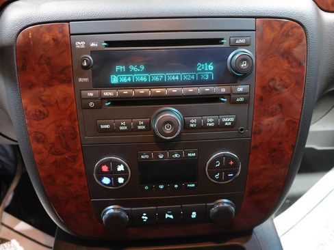 Used 2013 Chevrolet Suburban LT w/ Luxury Package AWD/4WD image 30